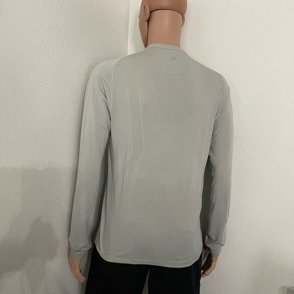 Lululemon" Metal Vent Tech Long Sleeve - Picture 3 of 14